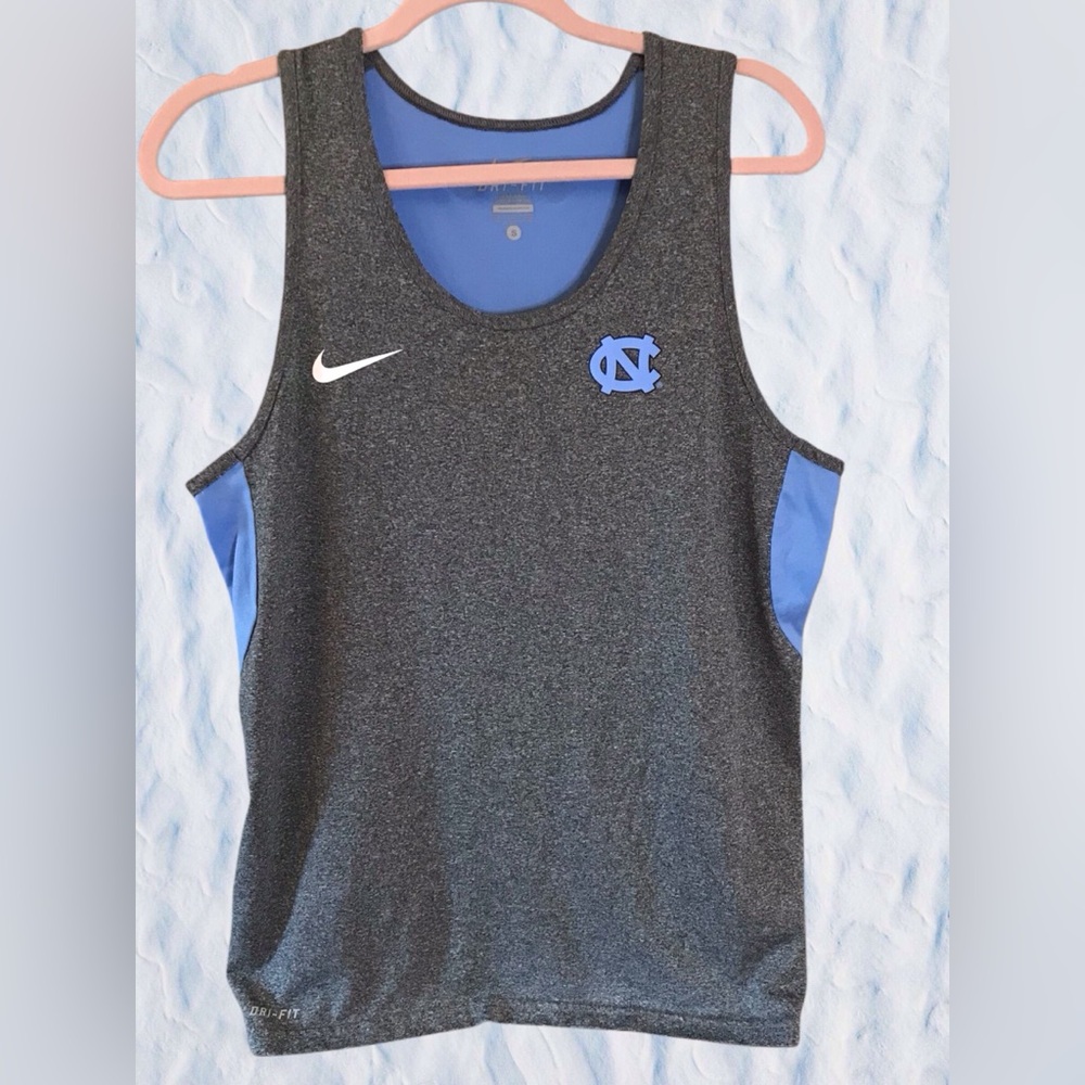Nike Dri-Fit North Carolina Tar Heels gray sleeveless tank shirt Women’s‎ Small